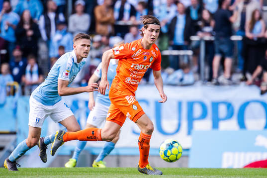 Malmö FFs Arnór Traustason och AFC Eskilstunas Adi Nalic
