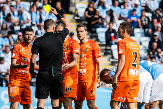AFC Eskilstunas Anel Rashkaj tilldelas en varning