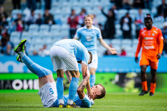 Malmö FFs Sören Rieks jublar med Erdal Rakip