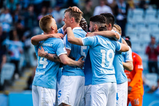 Malmö FFs Sören Rieks jublar med lagkamrater