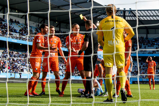 AFC Eskilstunas Anel Rashkaj tilldelas en varning