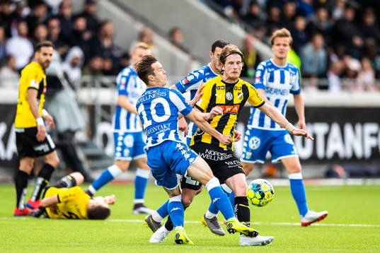 Häckens Erik Friberg och IFK Göteborgs Patrik Karlsson