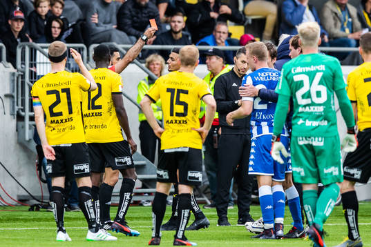 Häckens Ahmed Yasin tilldelas en utvisning