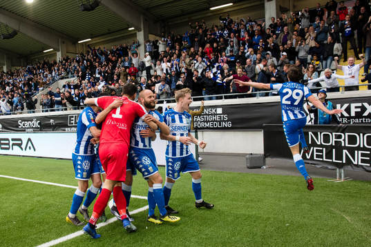 IFK Göteborgs Robin Söder jublar med lagkamrater