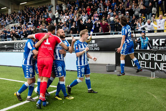 IFK Göteborgs Robin Söder jublar med lagkamrater