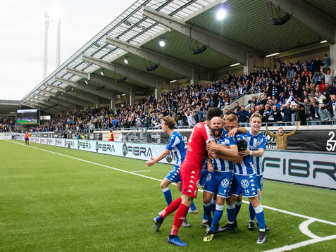 IFK Göteborgs Robin Söder jublar med lagkamrater