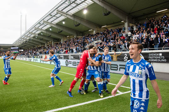 IFK Göteborgs Robin Söder jublar med lagkamrater