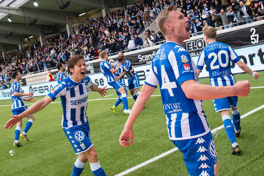 IFK Göteborgs Lasse Vibe och Sebastian Ohlsson jublar