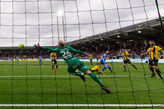 IFK Göteborgs Robin Söder nickar in avgörande 1-2 målet