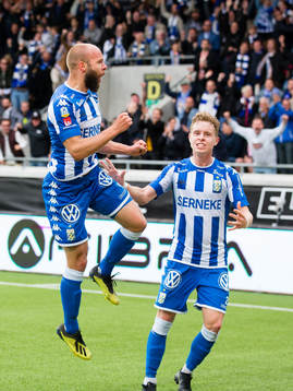 IFK Göteborgs Robin Söder jublar med Victor Wernersson