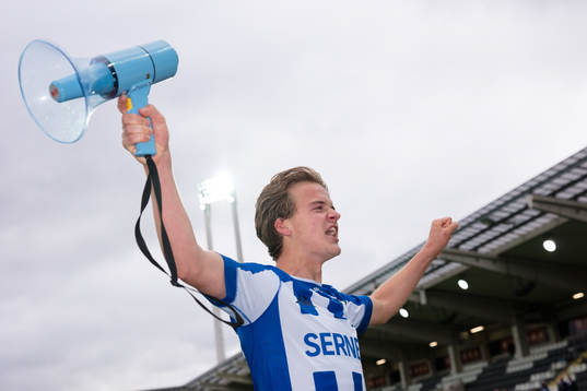 IFK Göteborgs August Erlingmark jublar framför klacken