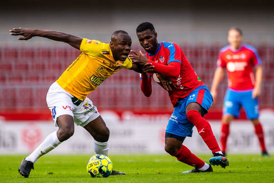 Falkenbergs Nsima Peter och Helsingborgs Mohammed Abubakari