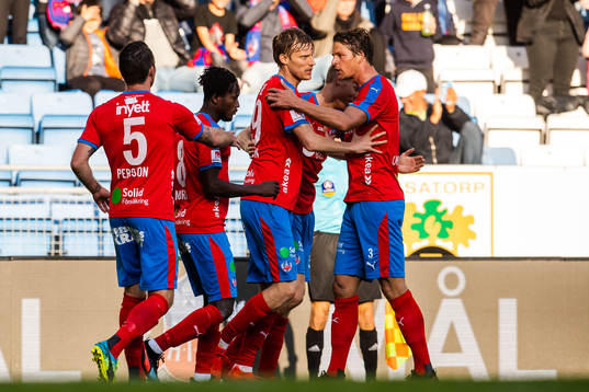 Helsingborgs Andri Bjarnason jublar med lagkamrater