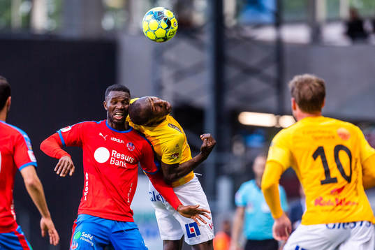 Helsingborgs Mohammed Abubakari och Falkenbergs Nsima Peter