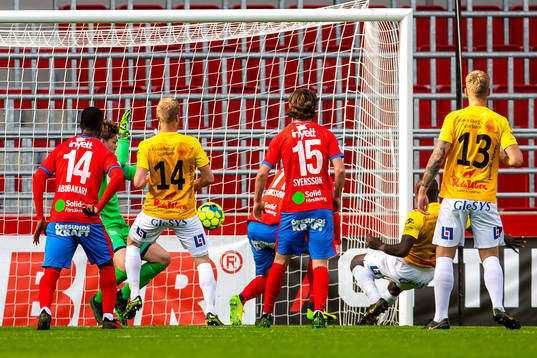Falkenbergs Nsima Peter för 0-1