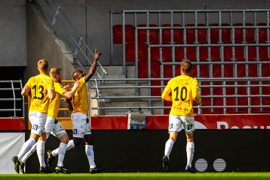 Falkenbergs Nsima Peter jublar