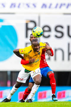 Falkenbergs Nsima Peter och Helsingborgs Mohammed Abubakari