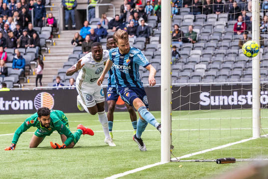Djurgårdens Jacob Une Larsson gör 2-1
