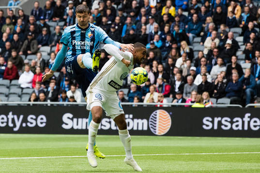 Djurgårdens Erik Berg och Östersunds Noah Sonko Sundberg
