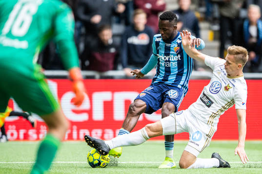 Djurgårdens Mohamed Buya Turay och Östersunds Erik Haugen