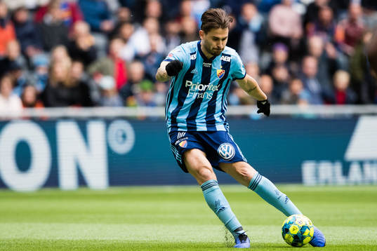 Djurgårdens Astrit Ajdarevic med ett skott