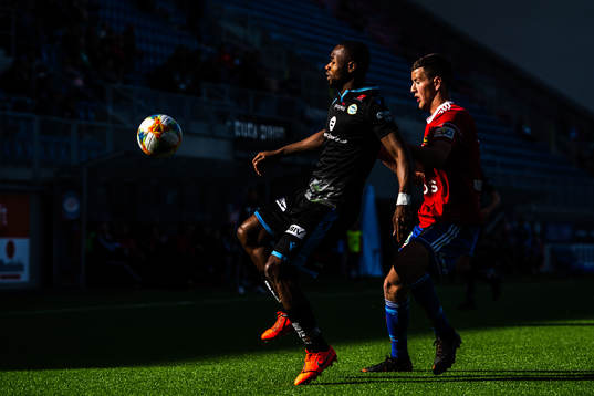Kachi of Sandnes Ulf and Mohammed Mahnin of Skeid
