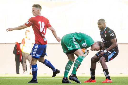 Fredrik Tobias Berglie and goalkeeper Idar Nordby