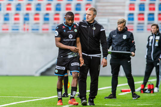 Kachi and Bengt Sæternes, head coach of Sandnes Ulf, look