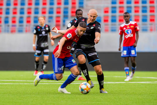 Ahmed El-Amrani of Skeid and Johannes Laaksonen of Sandnes