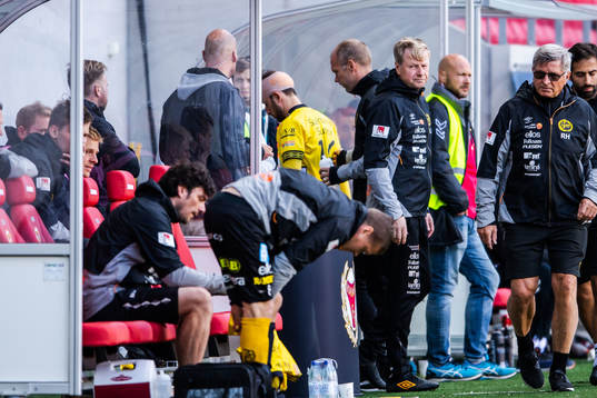 Elfsborgs Robert Gojani lämnar planen