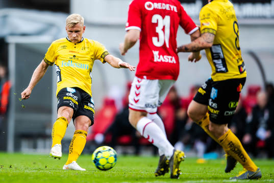 Elfsborgs Simon Strand gör 1-1