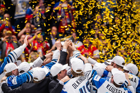 Players of Finland celebrates with the trophy