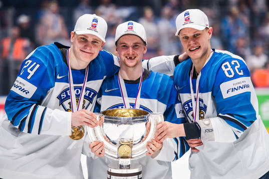 Kaapo Kakko, Sakari Manninen and Harri Pesonen of Finland