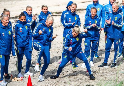 Stina Blackstenius and Olivia Schough of Swedish women
