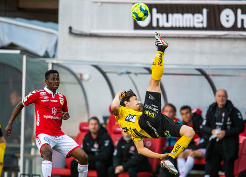 Kalmars Chima Akas och Elfsborgs Stefan Ishizaki