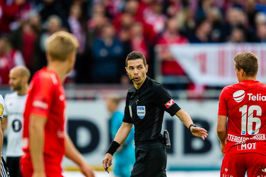 Tore Hansen, referee