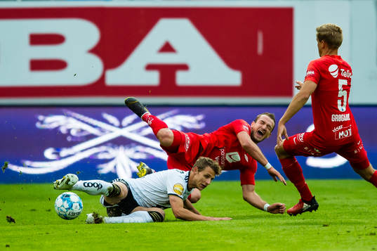 Vegar Eggen Hedenstad of Rosenborg and Veton Berisha of