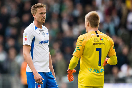 IFK Norrköpings Kasper Larsen och målvakt Isak Pettersson