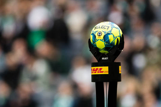 Matchbollen innan fotbollsmatchen i Allsvenskan mellan