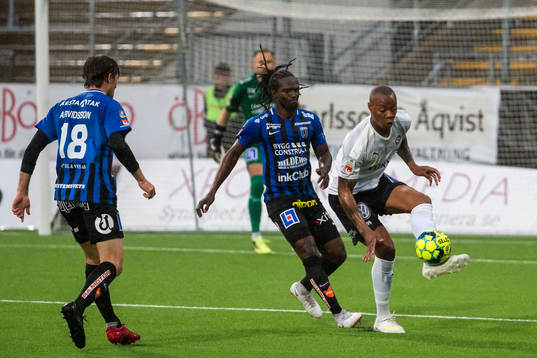 Sirius Kebba Ceesay och Örebros Carlos Strandberg