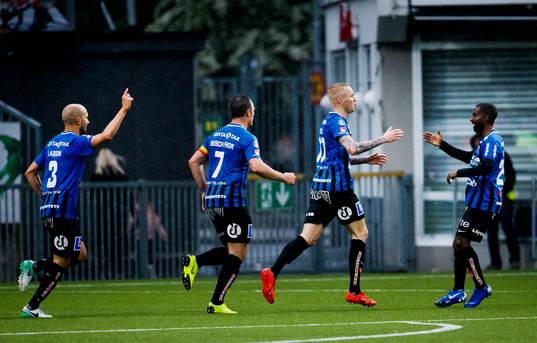 Sirius Adam Ståhl jublar med Mohammed Saeid