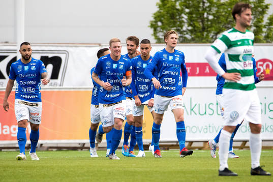 Norrbys Dardan Rexhepi jublar med lagkamrater