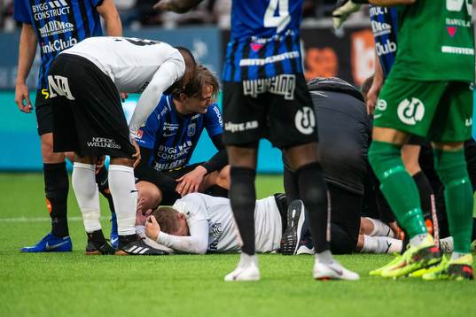 Örebros Johan Bertilsson har ont