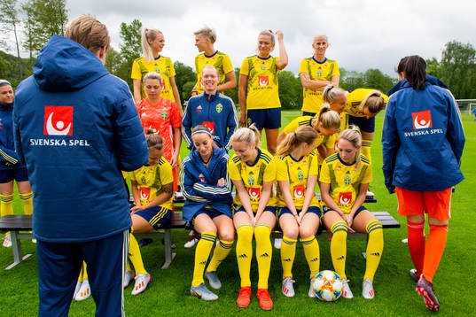 Players prepare for a team photo shoot with Players and