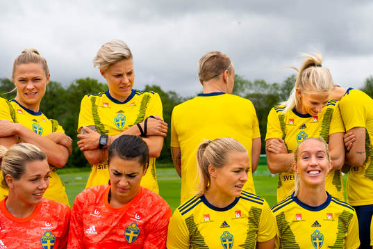 Players prepare for team photo shoot with Players and
