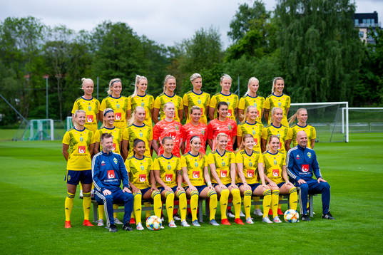 Players and coaching staff of the Swedish women's national