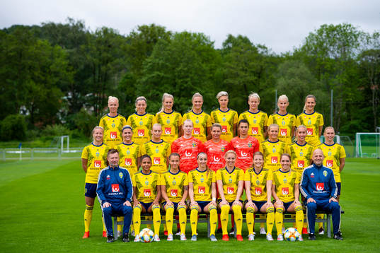Players and coaching staff of the Swedish women's national
