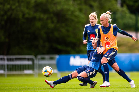 Elin Rubensson and Caroline Seger of Swedish women national