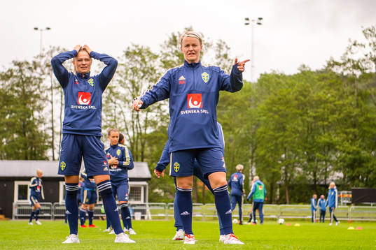 Fridolina Rolfö and Nilla Fischer of Swedish women