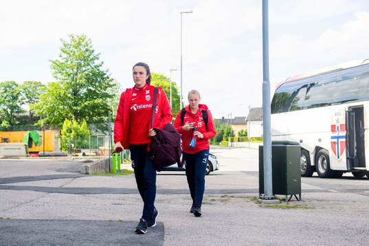 Ingrid Syrstad Engen and Frida Leonhardsen Maanum of Norway